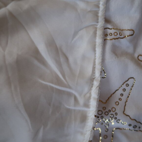 Berkshire Creamy White Luxurious Beachy Christmas Tree Skirt - Picture 8 of 8